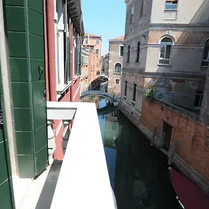 Sunny Canal A/c Wifi Apartment Venedig